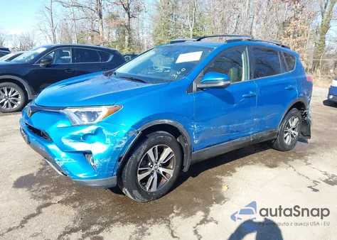 2017 Toyota Rav4 Xle z USA, uszkodzony, nr VIN JTMRFREV6HD210136